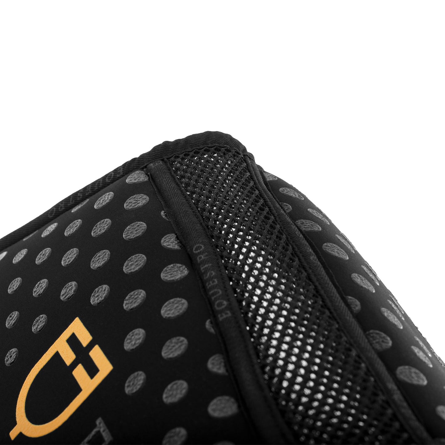 COMPENSATORE EQUESTRO TESSUTO TRAFORATO SUL GARRESE MEMORY FOAM CON GRIP LOGO GIALLO